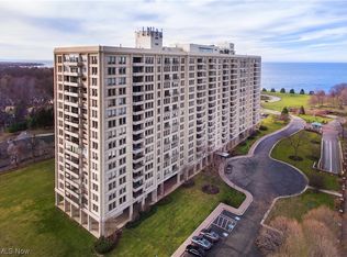 1 Bratenahl Pl APT 1304, Bratenahl, OH 44108