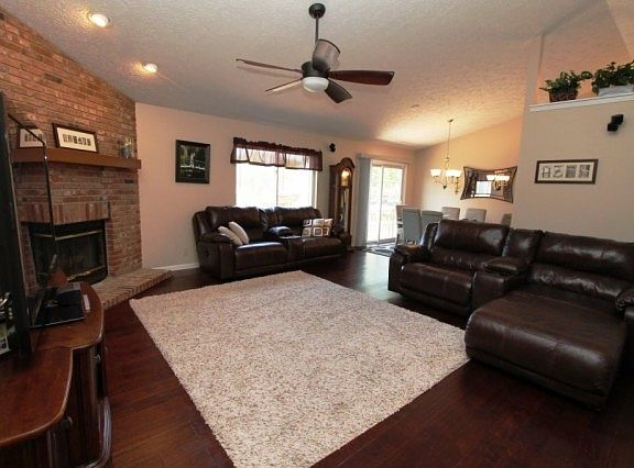 3rd image of 412 N Brookfield Dr