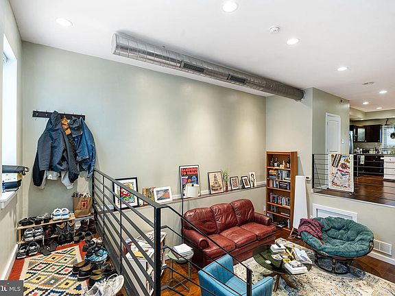 4th image of 1009 S Chadwick St