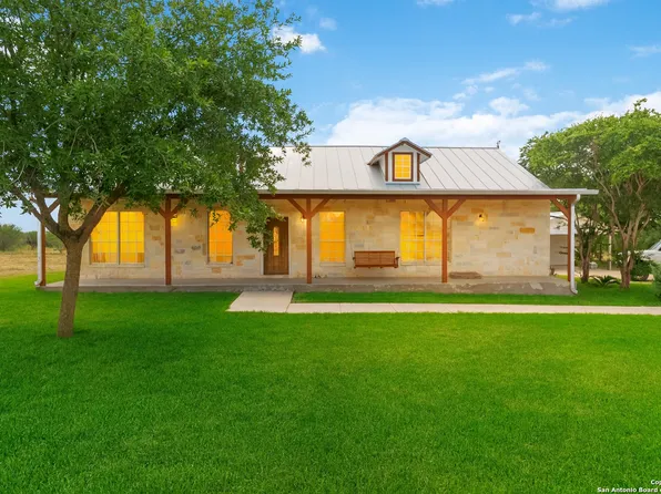 136 County Road 5781, Castroville, TX 78009