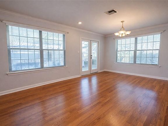 3rd image of 118 Warren Dr