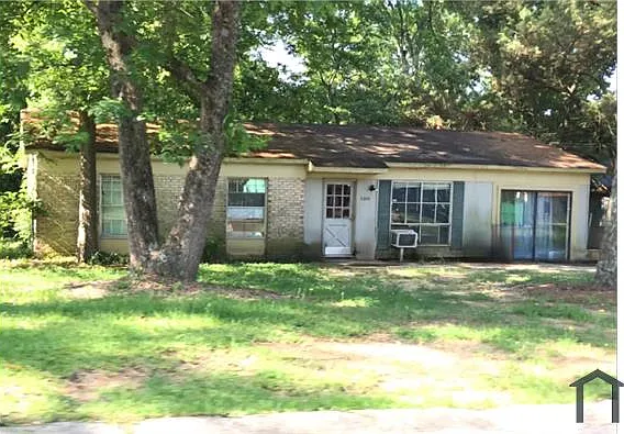 2900 Deeb Dr — Photo 1