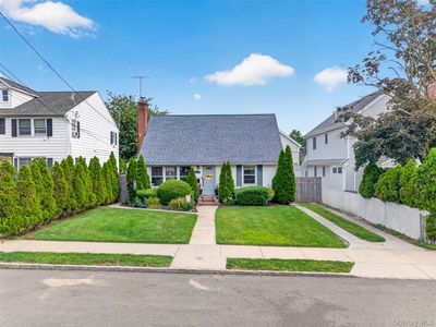 131 Dorset Avenue, Albertson, NY, 11507
