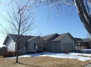 917 E Heatherwood Dr, Brandon, SD 57005