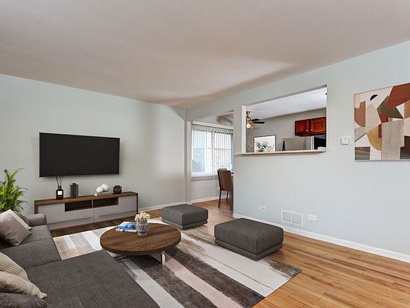 3rd image of 116 Surrey Dr