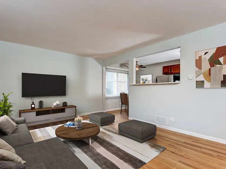 140 Surrey Dr — Photo 3