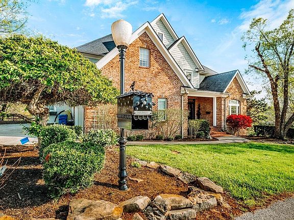 3rd image of 189 Oakwood Dr