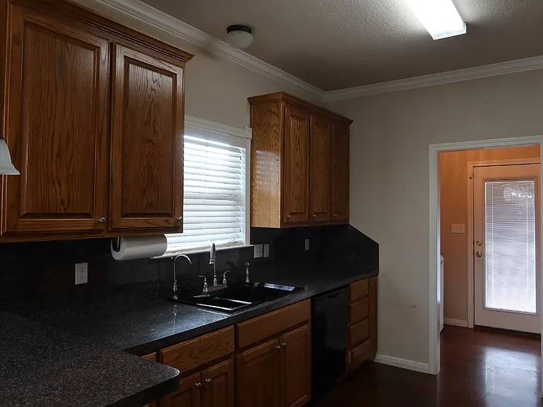 2200 Parrott Ave — Photo 6