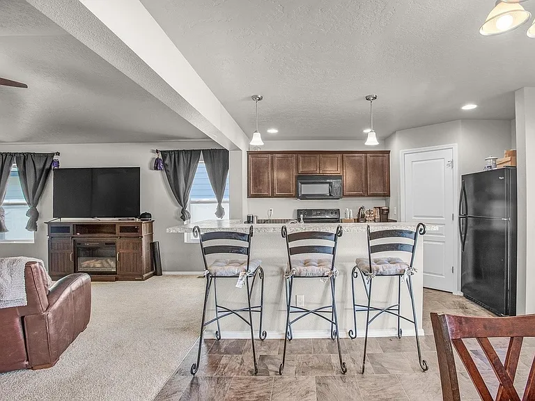994 S Kalahari Ave — Photo 3