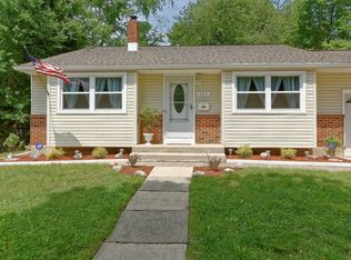 909 Bentley Rd, Lindenwold, NJ 08021