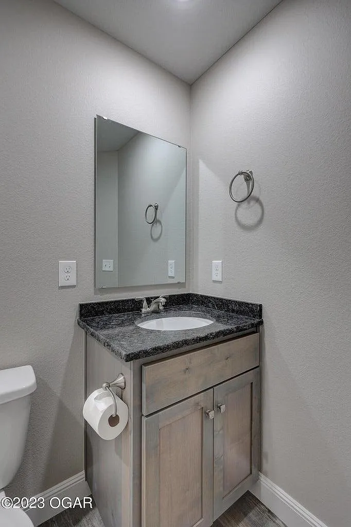 2124 S Tyler Ave — Photo 1