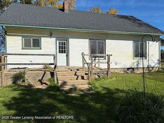 3rd image of 5723 N Williams Rd