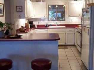 724 N Tomahawk Island Dr, Portland, OR 97217