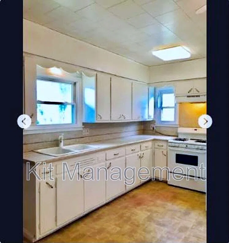 Charming 2-Bed Bungalow with Garage & Yard on Atlantic Ave Toledo's Best Value! — Photo 3