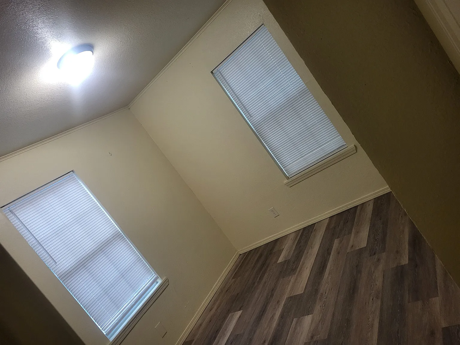 3 bed, 1600 sqft, $1,200 — Photo 2