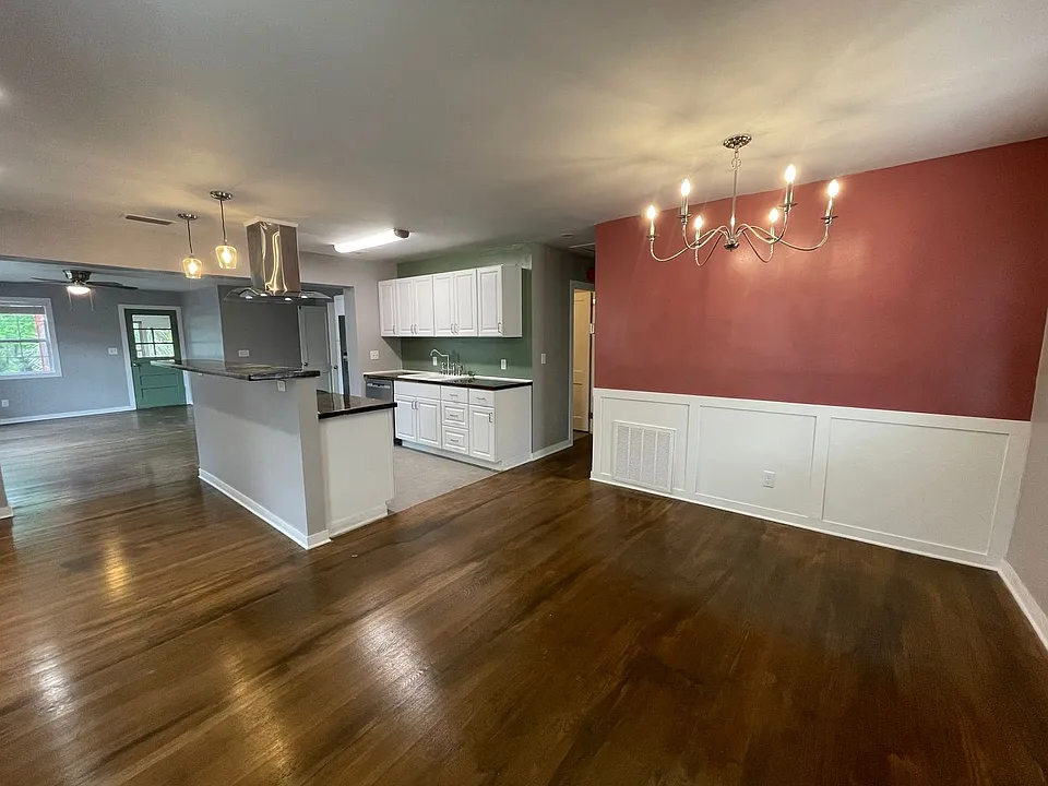 1431 W 11th St