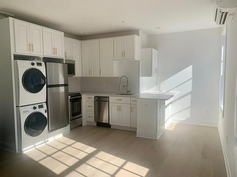152 Main St #204