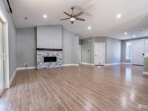 5th image of 14407 18th Avenue Ct S