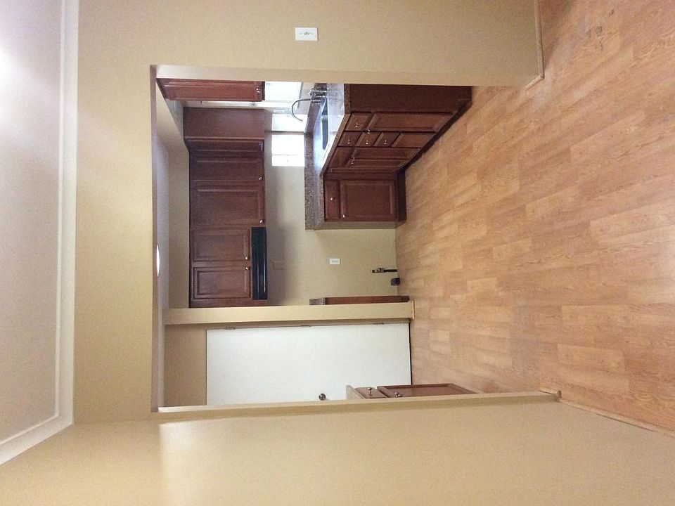 2nd image of 21000 Kipling Ave