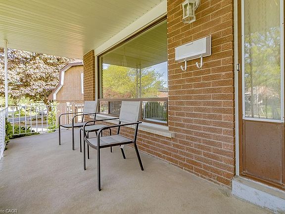 4th image of 20 Manorcrest St