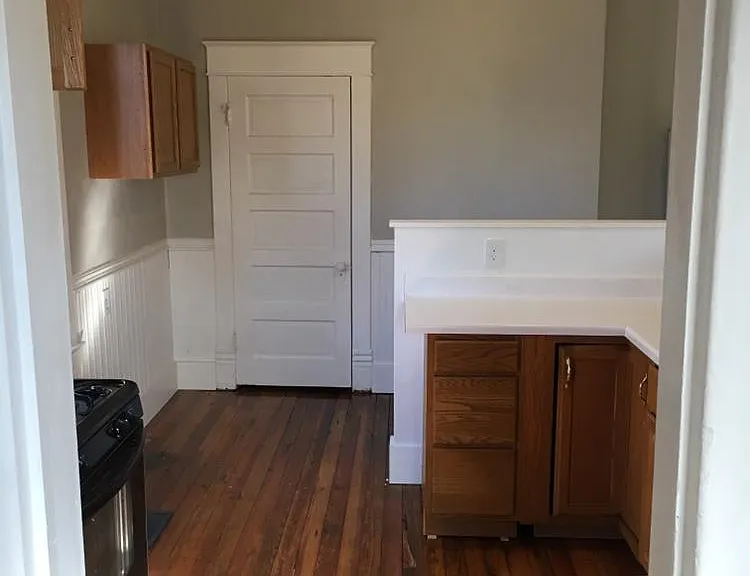 710 Marshall Ave SW — Photo 2