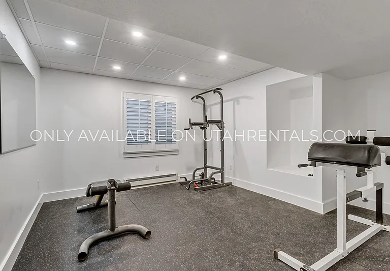 693 Spruce Way — Photo 32