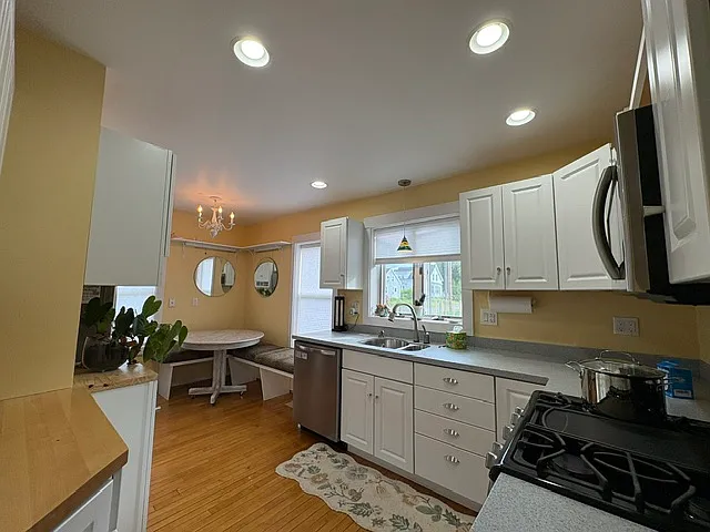 2 Lovejoy St — Photo 4