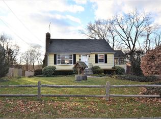 31 Pettom Rd, Norwalk, CT 06850