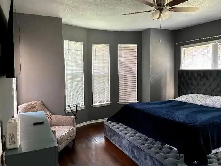 2322 Oakdale St — Photo 9