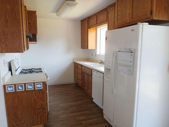 Spacious Kitchen includes Refrigerator, Dishwasher