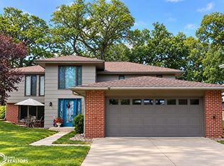 1810 W 5th Ave N, Clear Lake, IA 50428