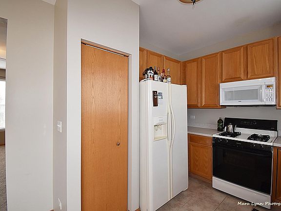3rd image of 1737 Fieldstone Dr N