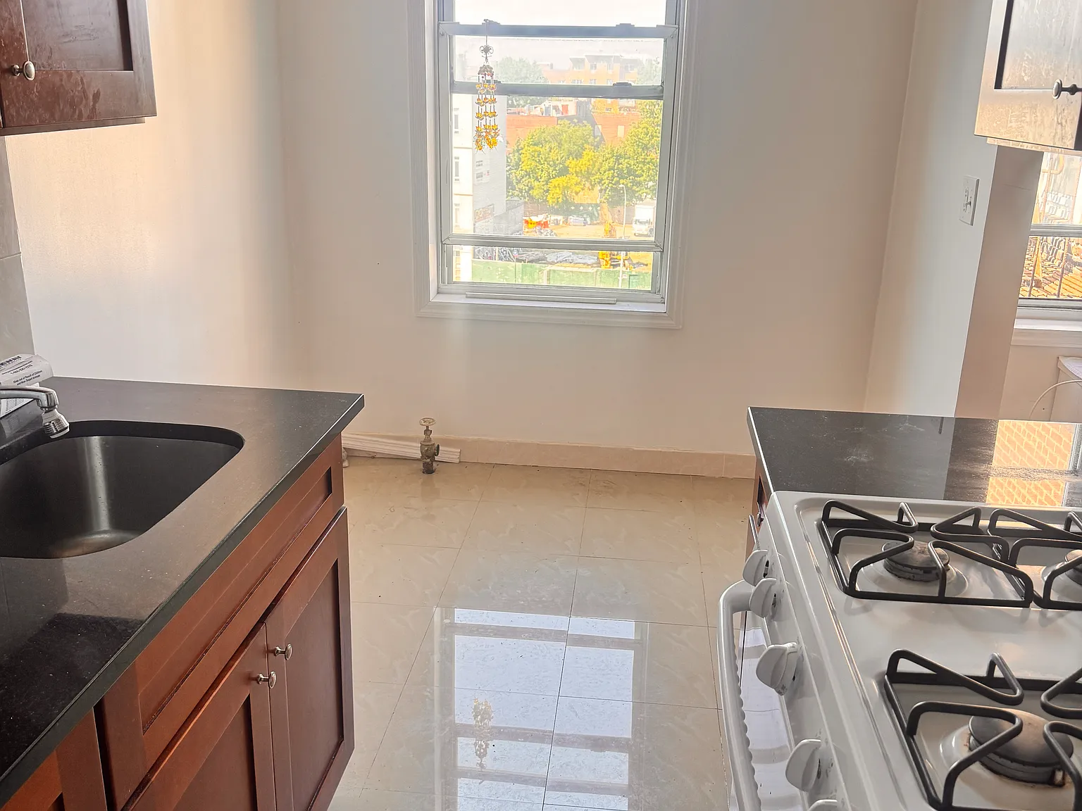 1 bed, 800 sqft, $2,300 — Photo 3