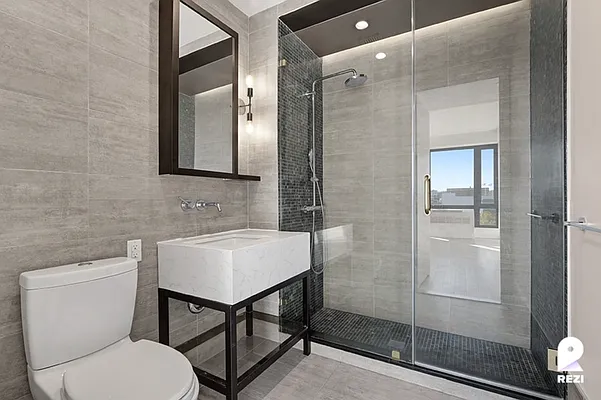 Rented by REZI | media 9