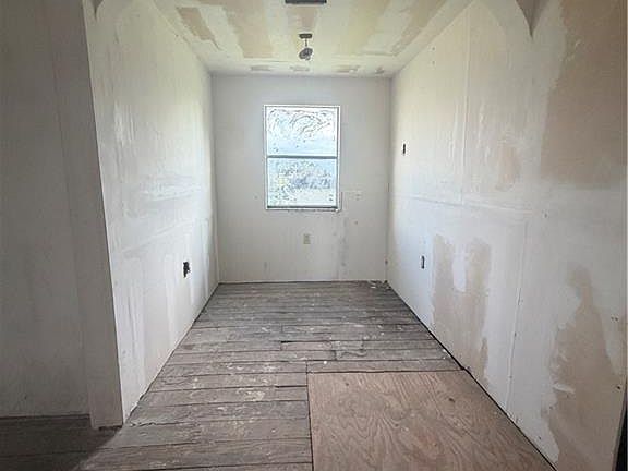 3rd image of 1326 Causeway Blvd