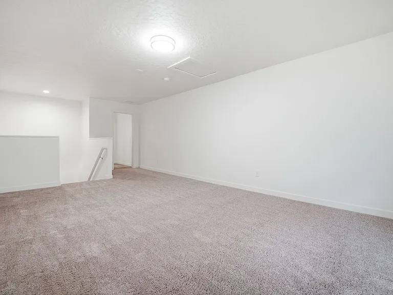 394 W Parkway Dr — Photo 23