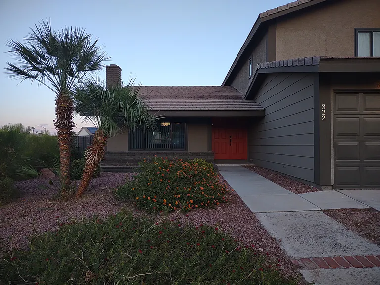 322 Esquina Dr — Photo 2
