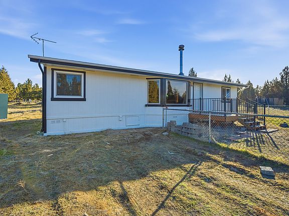 2nd image of 3476 SE Umatilla Loop