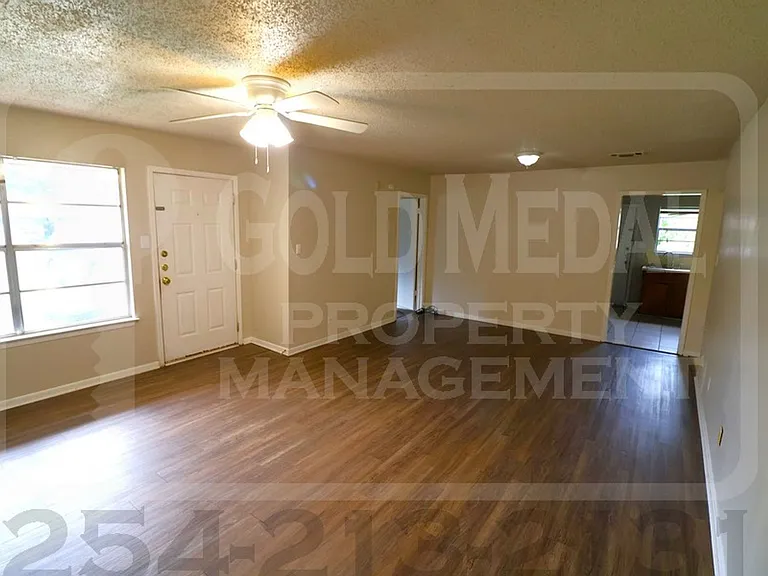 1706 Cole St — Photo 3