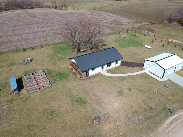 3297 Ranch Trl, Menlo, IA 50164