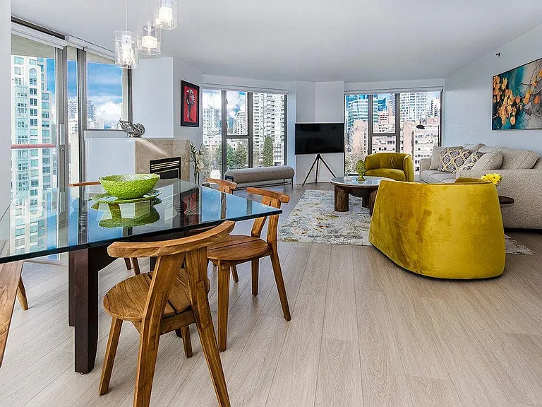 1000 Beach Ave #1305 — Photo 5