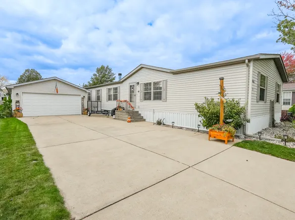 1063 Woodlawn Dr, Manteno, IL 60950