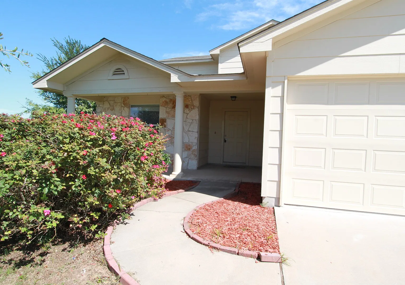 Updated 4 Bedroom, 2.5 Bath Home in Hutto — Photo 4