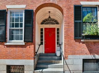 61 Chestnut St, Boston, MA 02108