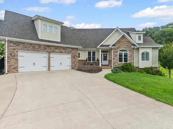 1099 Toni Ln, Forest, VA 24551