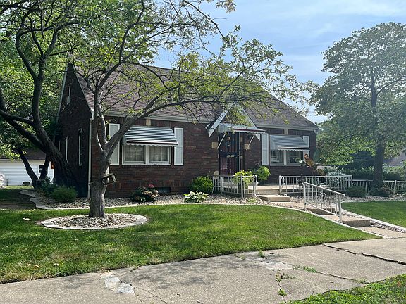 3rd image of 2802 N California Ave