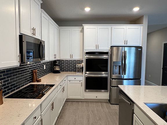 4th image of 15518 Creek Edge Ct