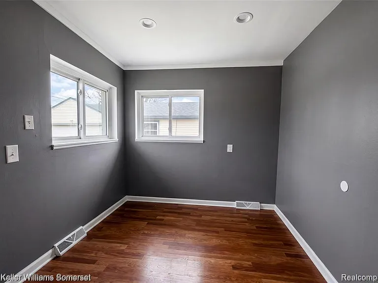 8647 Chalmers Ave — Photo 9
