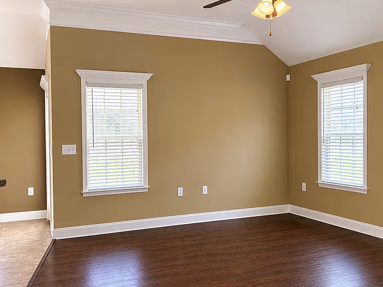 4028 Glen Laurel Dr N — Photo 2