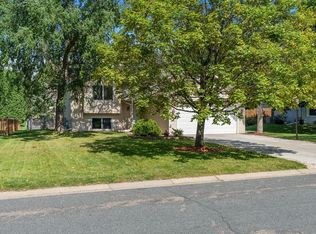 975 Savannah Rd, Eagan, MN 55123